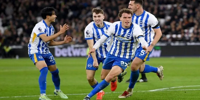 Brighton & Hove Albion với đội hình trẻ trung thi đấu bùng nổ
