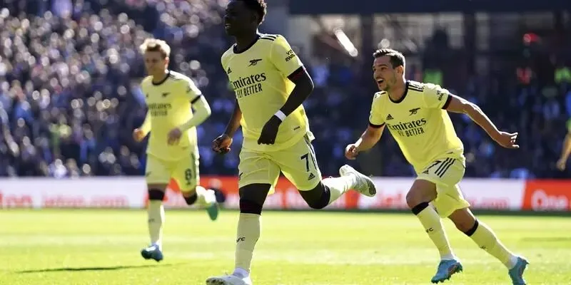 Bukayo Saka ăn mừng bàn thắng tại Euro 2020