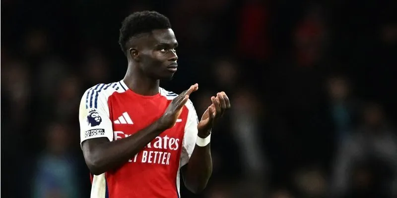 Bukayo Saka thi đấu nổi bật trong màu áo Arsenal