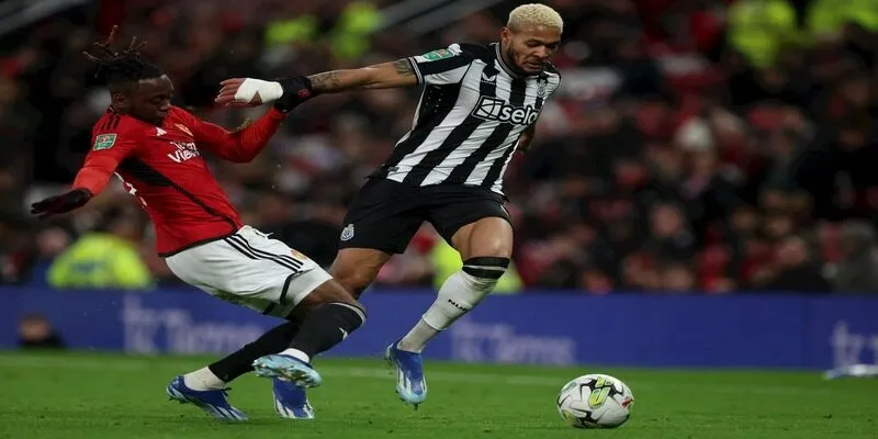 Newcastle United thi đấu trên sân nhà St. James' Park