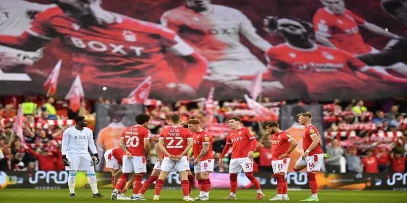 Nottingham Forest với màu áo truyền thống nổi bật